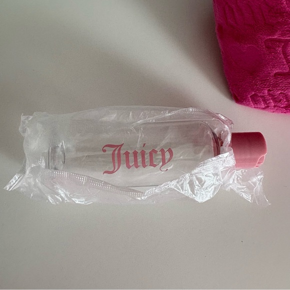 Juicy Couture Hot Pink Velvet Heart Cosmetic Pouch with Light Pink Spa Set - Picture 8 of 11